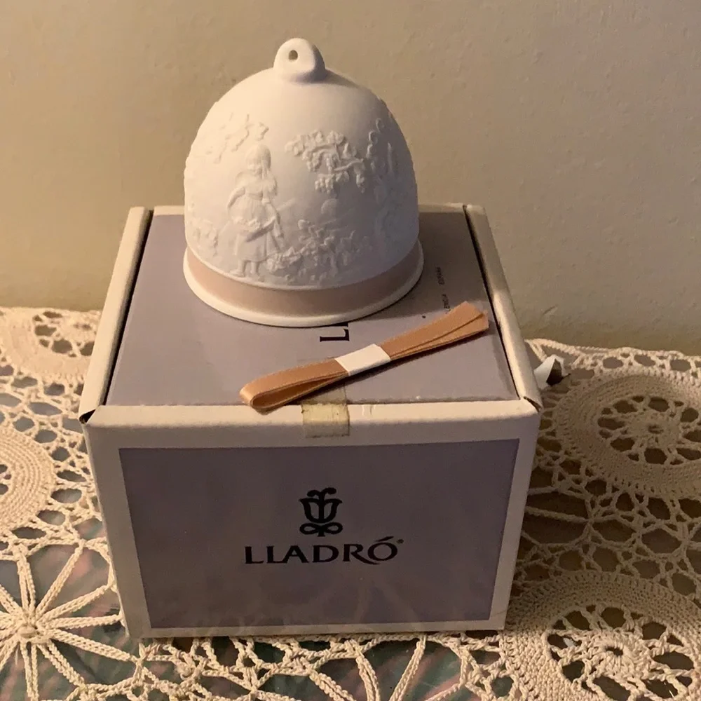 Lladro 1993 Porcelain Fall Bell Ornament Vintage Retired w/ Box White Ta… - Picture 2 of 6